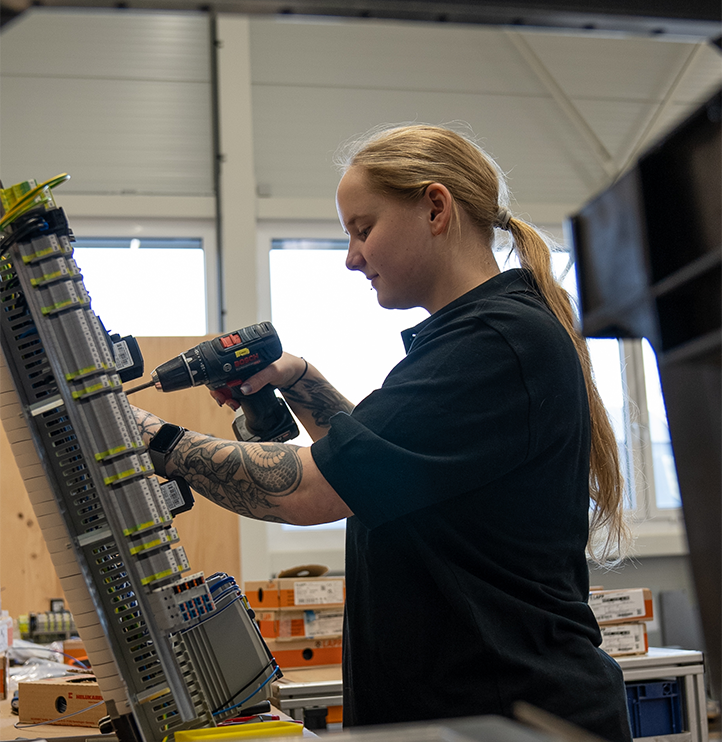 Cassandra Schmauder, Auszubildende Elektronikerin für Betriebstechnik, panel solutions Cassandra Schmauder, Auszubildende Elektronikerin für Betriebstechnik, panel solutions